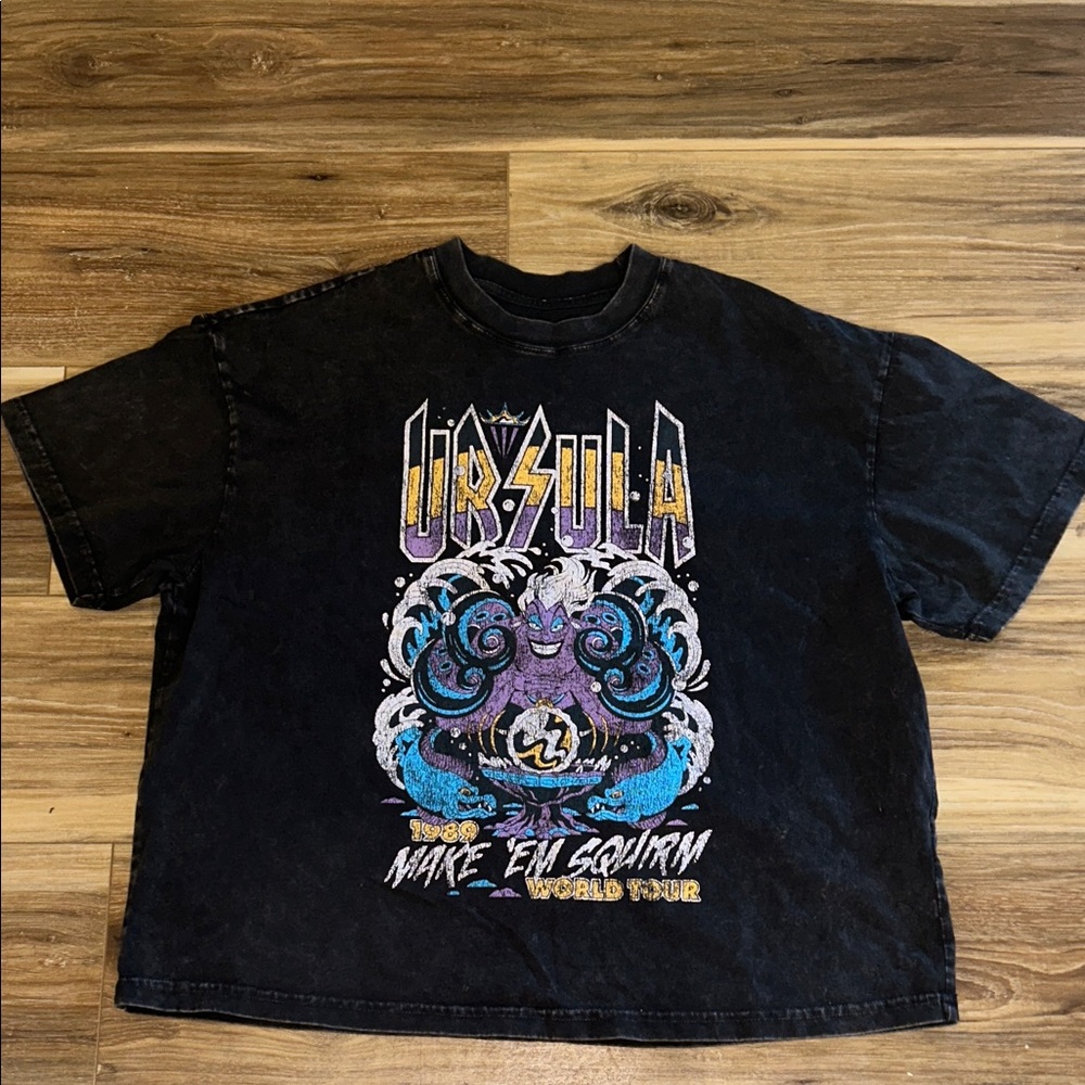 Disney Ursula 1989 World Tour Graphic Tee Size L Villain Shirt